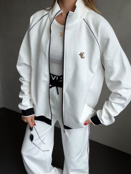 ترينج louis vuitton ابيض